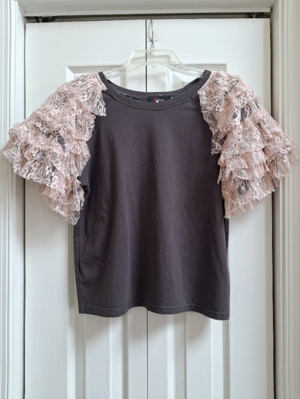 N BY NANCY Dark Gray w/Flouncy Pink Lace Sleeves Top Shirt sz S